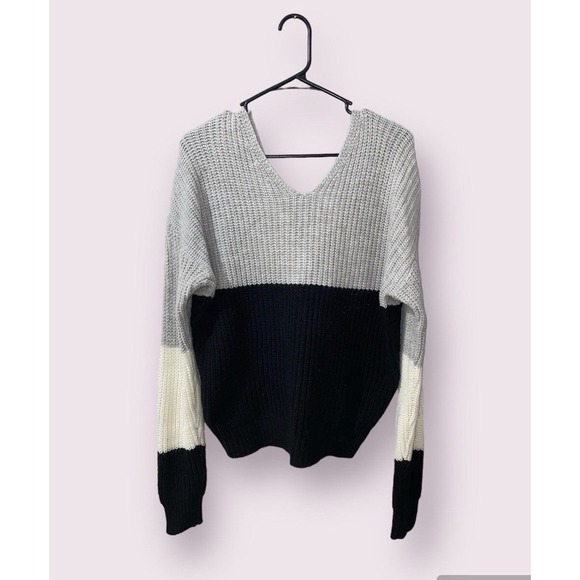 No Boundaries Sweaters - No Boundaries Women's Twist Back Sweater Size M Gray Black Cream Color Block